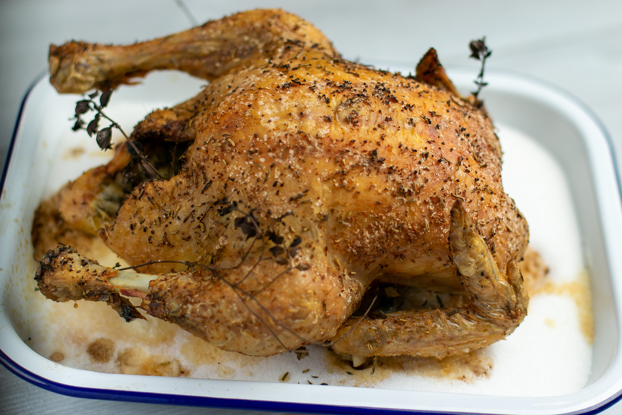 Juicy chicken in herbs roasted in salt – tasty food blog